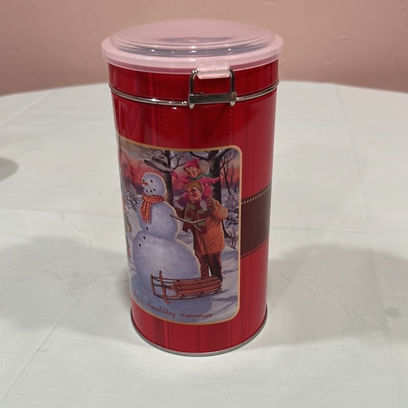 Nestle Hot Cocoa Tin - Picture 2 of 5